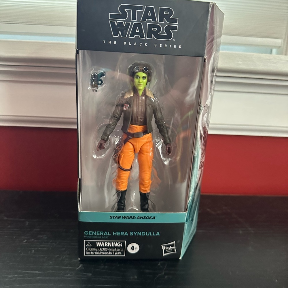 Star Wars The Black Series General Hera Syndulla Figure - Teal & Black Box